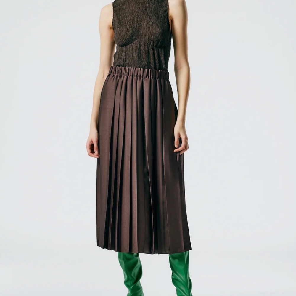 TIBI Feather Weight Pleated Pull On Skirt  |  Size Small  |  Like New